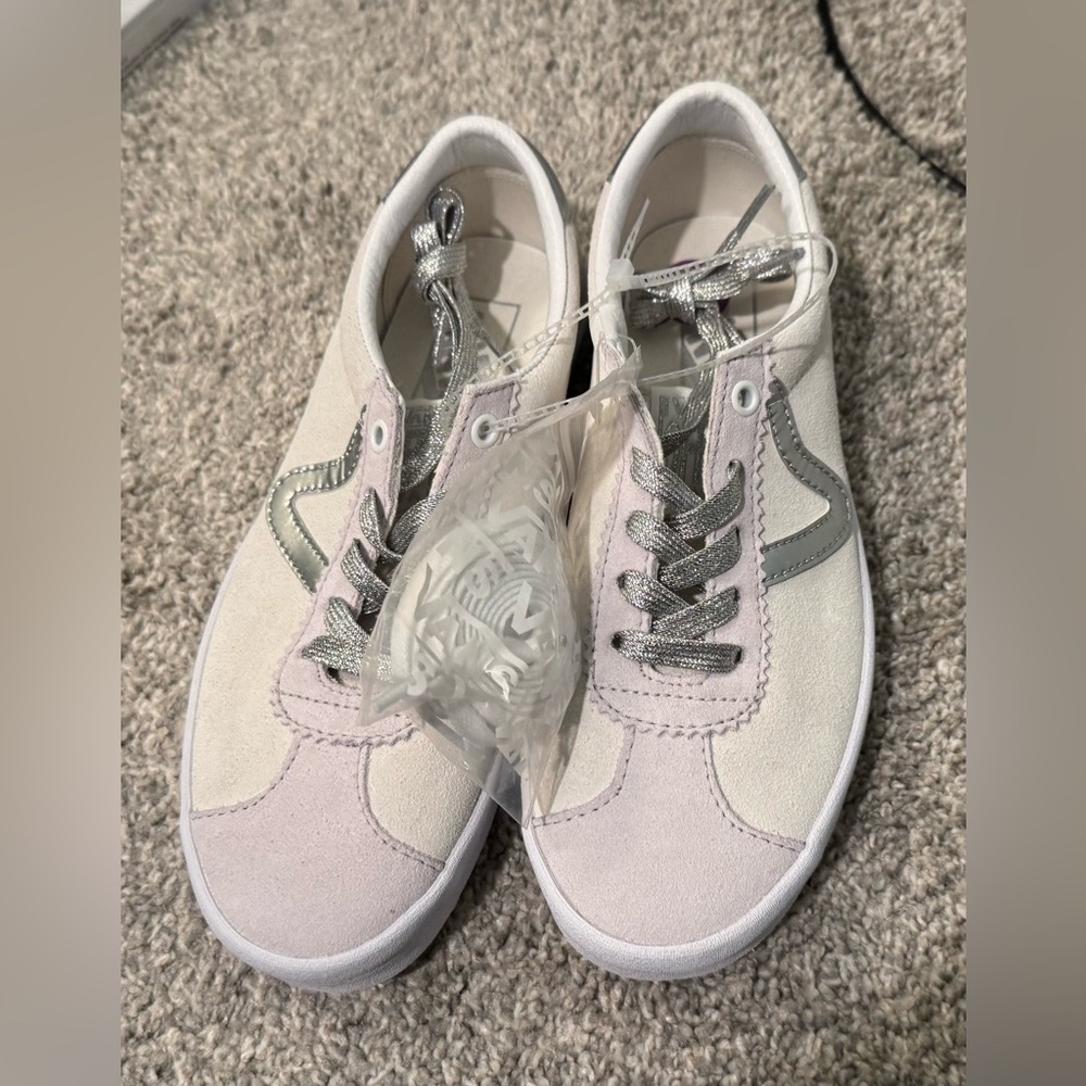 New Vans Cream Light Purple Women’s 8, Men’s 6.5 low profile athletic shoes
